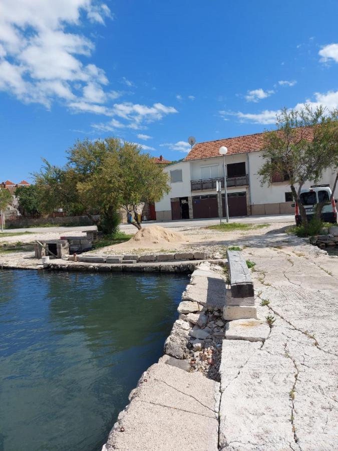 Apartman Luka Jadrtovac Exteriör bild