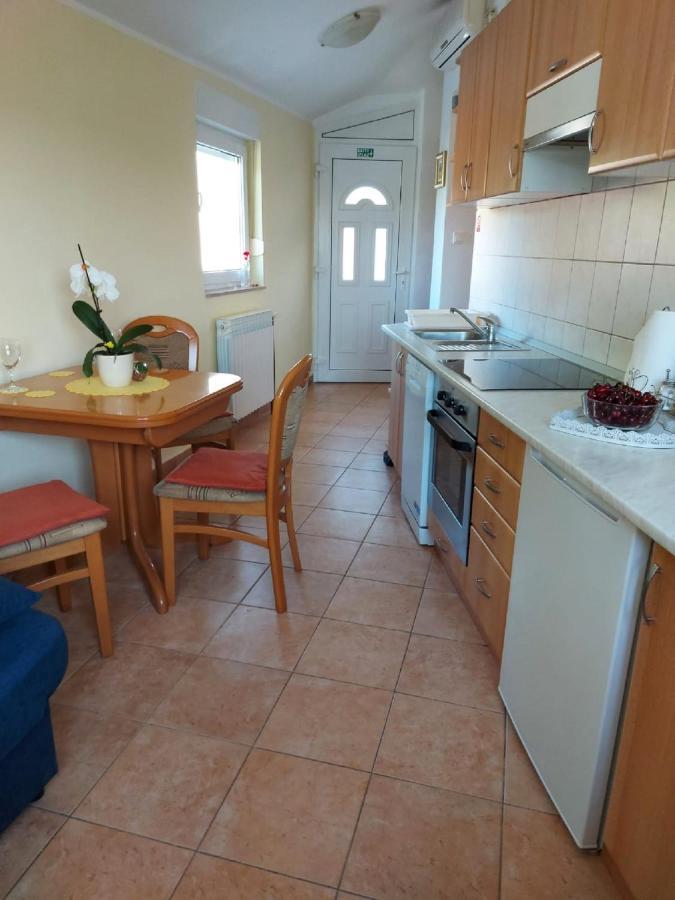Apartman Luka Jadrtovac Exteriör bild