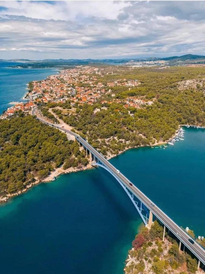 Apartman Luka Jadrtovac Exteriör bild